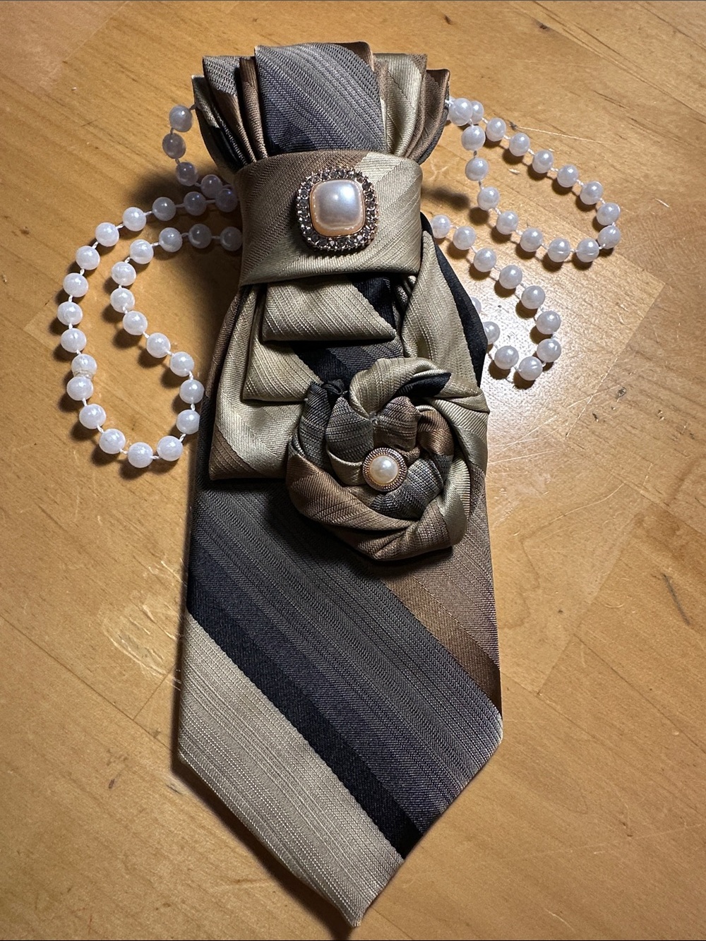 Vintage Friedman's Wisconsin by Damon Necklace Tie with Pearl Accents